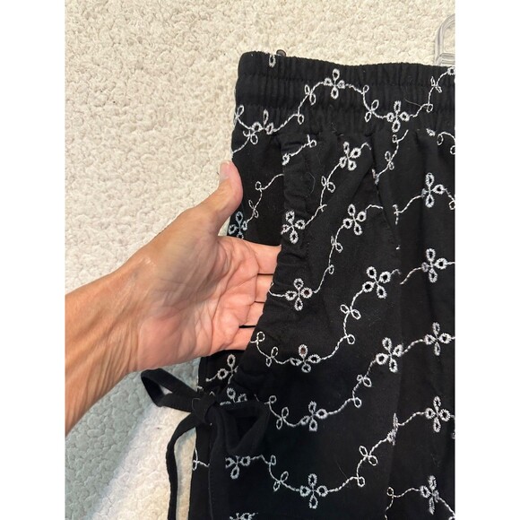 ASOS DESIGN broderie flippy short in black and white embroidery. Cute, SZ 26 US - Picture 4 of 11